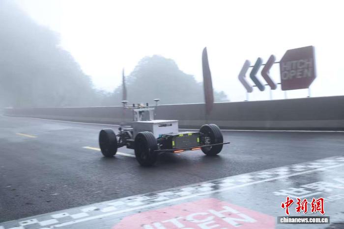 湖南张家界天门山99道弯AI自动驾驶挑战：传感融