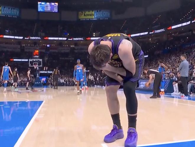 东契奇比赛中意外受伤引关注