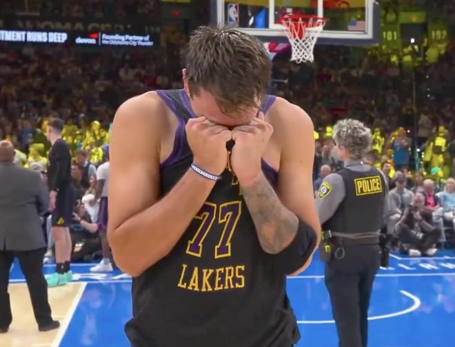 东契奇比赛中意外受伤引关注