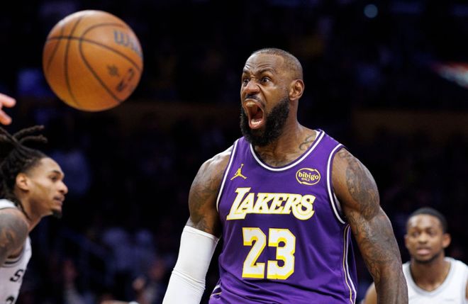 湖人成西部雷霆马刺最大威胁 斯密斯盛赞詹姆斯