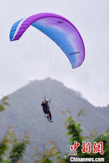 第六届“翱翔贵州”滑翔伞首站在桐梓圆满落幕