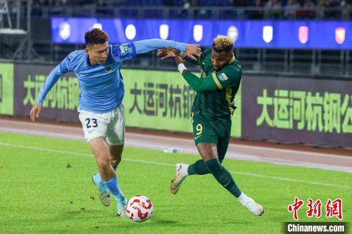 绿城补时连入两球3-0击败深圳新鹏城 展现体能与