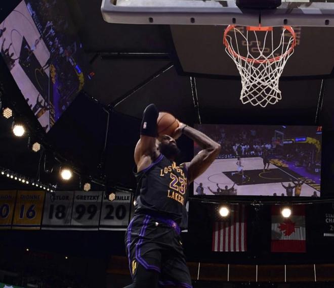 詹姆斯团队与湖人未完全排除下赛季回归可能