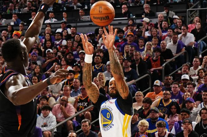 太阳力克勇士晋级季后赛，小佩顿表现低迷成败