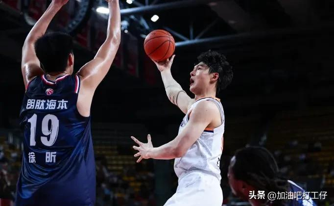 王哲林cba20连胜核心爆发冲击国家队